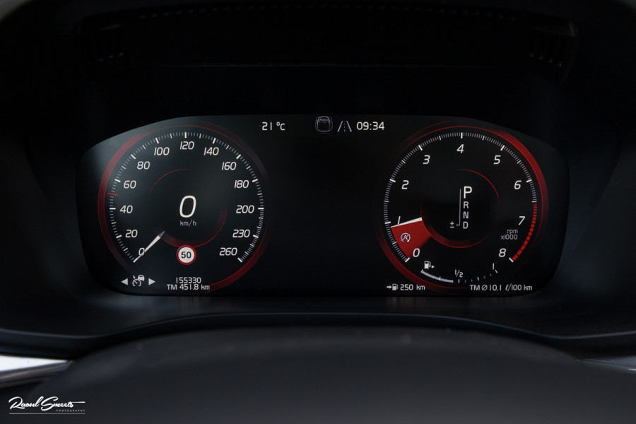 Volvo XC60 2.0 T5 R-Design | Adaptieve cruise | Zwenkbare trekhaak | Panoramadak | Bliss |