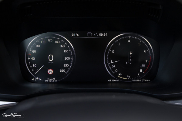 Volvo XC60 2.0 T5 R-Design | Adaptieve cruise | Zwenkbare trekhaak | Panoramadak | Bliss |