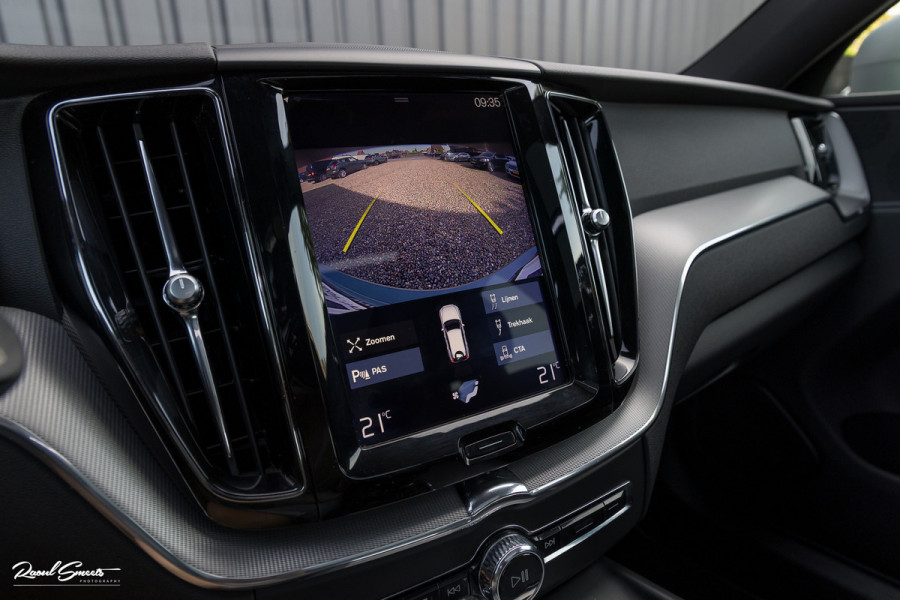 Volvo XC60 2.0 T5 R-Design | Adaptieve cruise | Zwenkbare trekhaak | Panoramadak | Bliss |