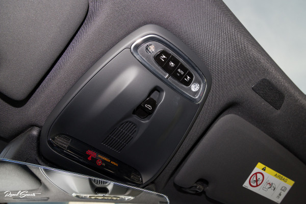 Volvo XC60 2.0 T5 R-Design | Adaptieve cruise | Zwenkbare trekhaak | Panoramadak | Bliss |