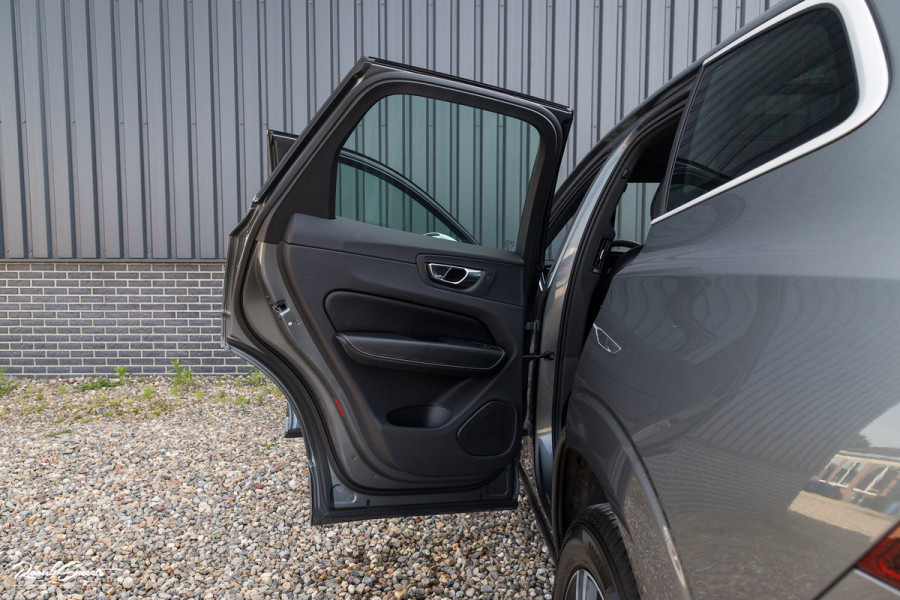 Volvo XC60 2.0 T5 R-Design | Adaptieve cruise | Zwenkbare trekhaak | Panoramadak | Bliss |