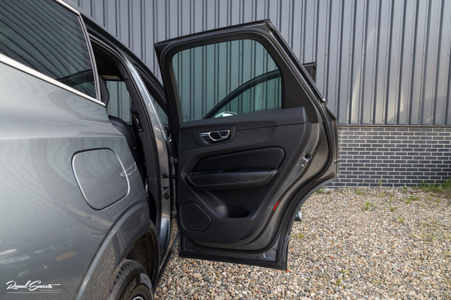 Volvo XC60 2.0 T5 R-Design | Adaptieve cruise | Zwenkbare trekhaak | Panoramadak | Bliss |
