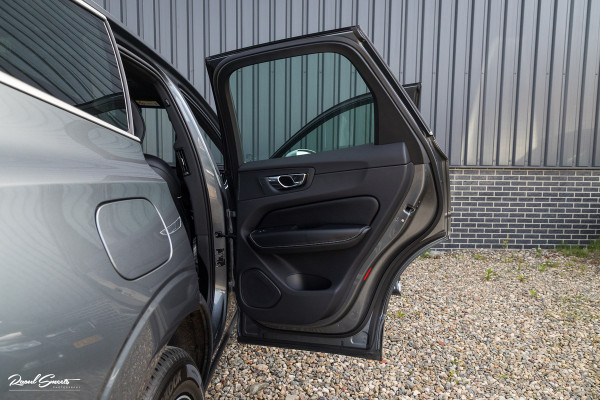 Volvo XC60 2.0 T5 R-Design | Adaptieve cruise | Zwenkbare trekhaak | Panoramadak | Bliss |