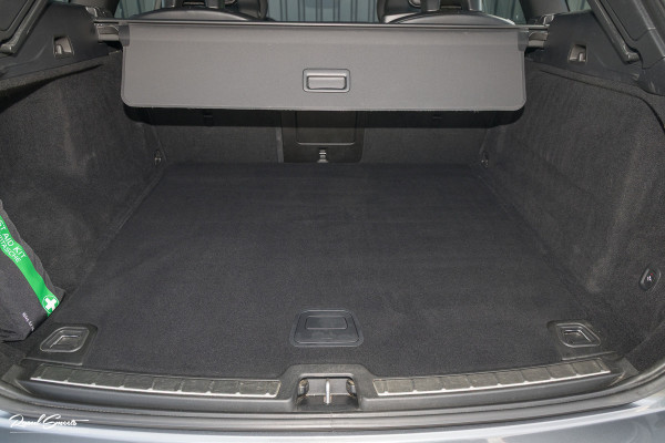 Volvo XC60 2.0 T5 R-Design | Adaptieve cruise | Zwenkbare trekhaak | Panoramadak | Bliss |