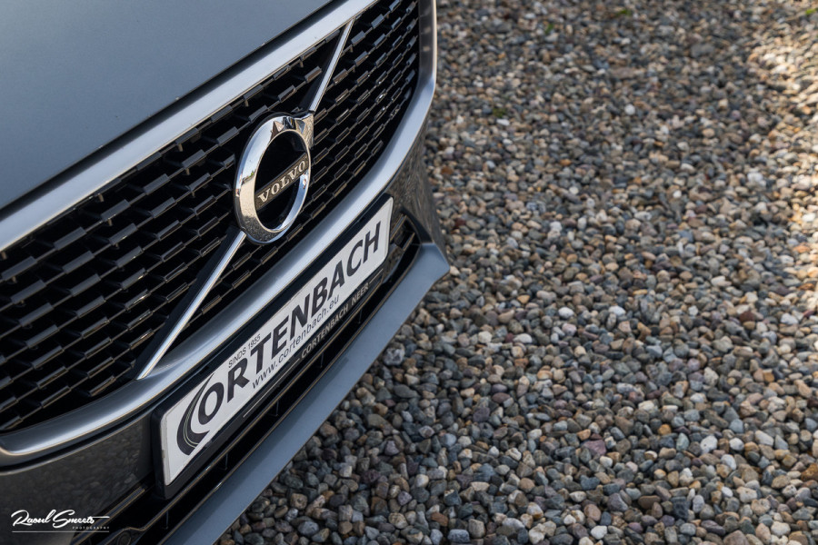 Volvo XC60 2.0 T5 R-Design | Adaptieve cruise | Zwenkbare trekhaak | Panoramadak | Bliss |