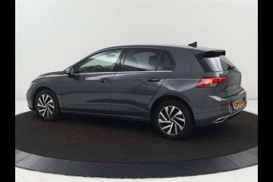 Volkswagen Golf 1.4 eHybrid Style | SOH 88% | Massage | Adaptive cruise | Carplay | Memory | Navigatie | Sfeerverlichting | Parkeerhulp | Climate control | Bluetooth | PHEV | Plug In