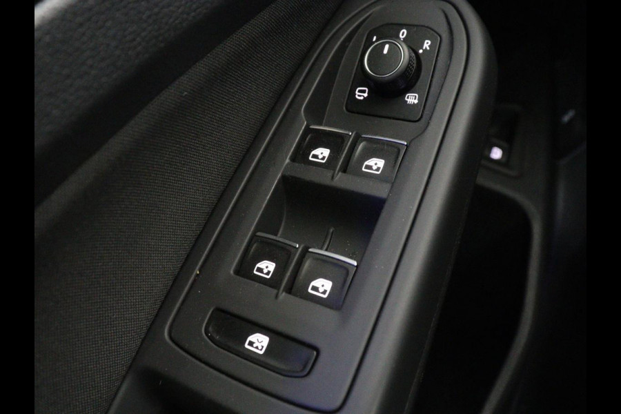 Volkswagen Golf 1.4 eHybrid Style | SOH 88% | Massage | Adaptive cruise | Carplay | Memory | Navigatie | Sfeerverlichting | Parkeerhulp | Climate control | Bluetooth | PHEV | Plug In