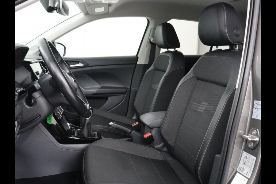 Volkswagen T-Cross 1.0 TSI R Line | Camera | Carplay | Adaptive cruise | Parkeerhulp | Sportstoelen | Getint glas | Side Assist | Airco | Bluetooth | Origineel NL
