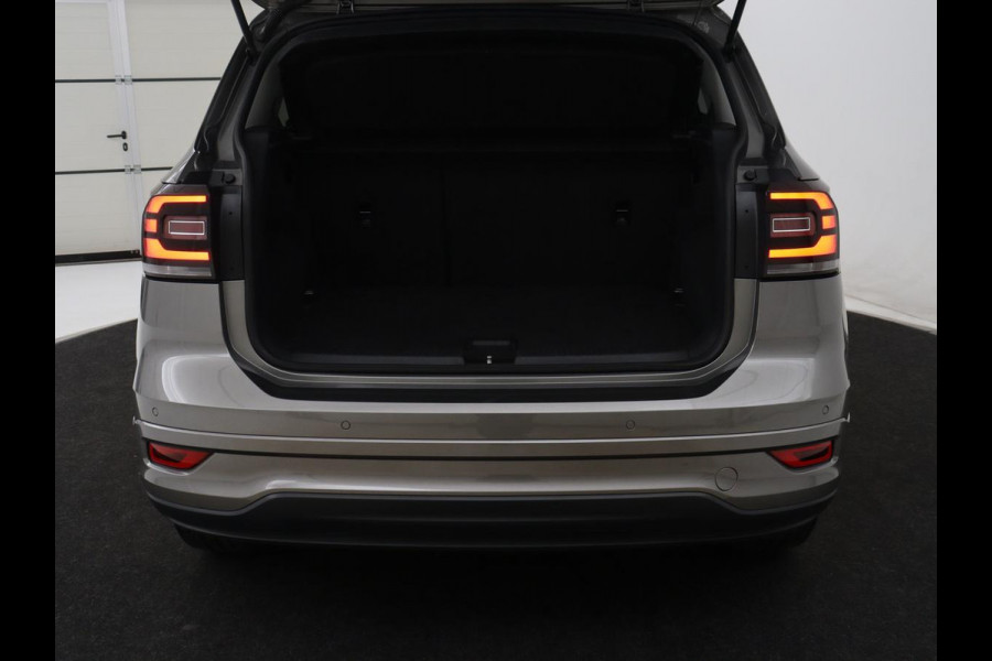 Volkswagen T-Cross 1.0 TSI R Line | Camera | Carplay | Adaptive cruise | Parkeerhulp | Sportstoelen | Getint glas | Side Assist | Airco | Bluetooth | Origineel NL