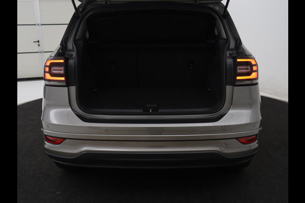 Volkswagen T-Cross 1.0 TSI R Line | Camera | Carplay | Adaptive cruise | Parkeerhulp | Sportstoelen | Getint glas | Side Assist | Airco | Bluetooth | Origineel NL
