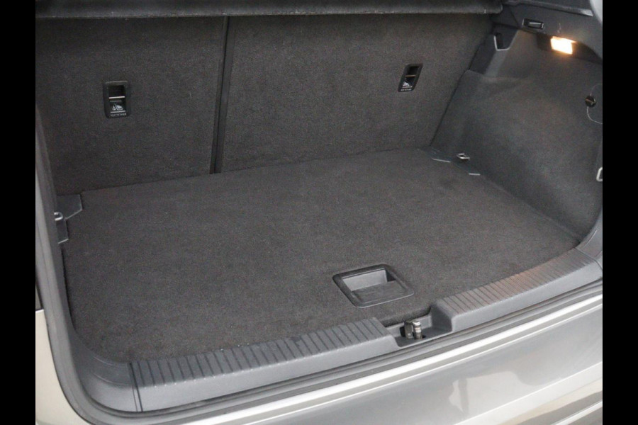 Volkswagen T-Cross 1.0 TSI R Line | Camera | Carplay | Adaptive cruise | Parkeerhulp | Sportstoelen | Getint glas | Side Assist | Airco | Bluetooth | Origineel NL