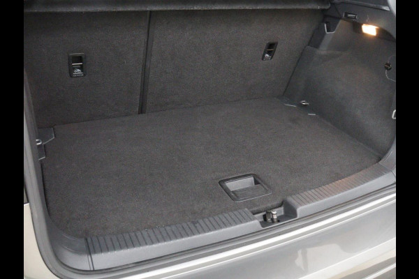 Volkswagen T-Cross 1.0 TSI R Line | Camera | Carplay | Adaptive cruise | Parkeerhulp | Sportstoelen | Getint glas | Side Assist | Airco | Bluetooth | Origineel NL