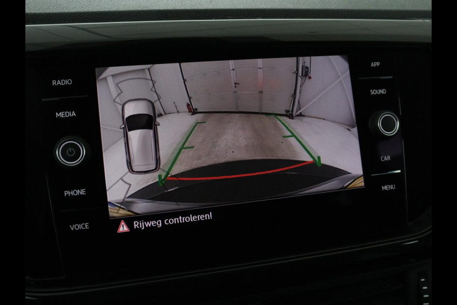 Volkswagen T-Cross 1.0 TSI R Line | Camera | Carplay | Adaptive cruise | Parkeerhulp | Sportstoelen | Getint glas | Side Assist | Airco | Bluetooth | Origineel NL