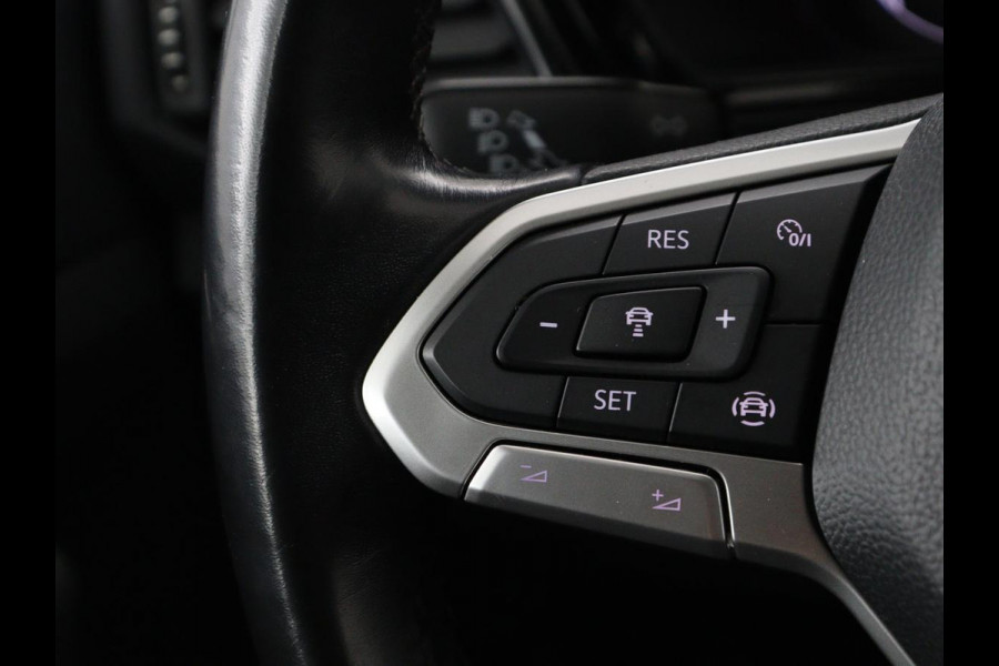Volkswagen T-Cross 1.0 TSI R Line | Camera | Carplay | Adaptive cruise | Parkeerhulp | Sportstoelen | Getint glas | Side Assist | Airco | Bluetooth | Origineel NL