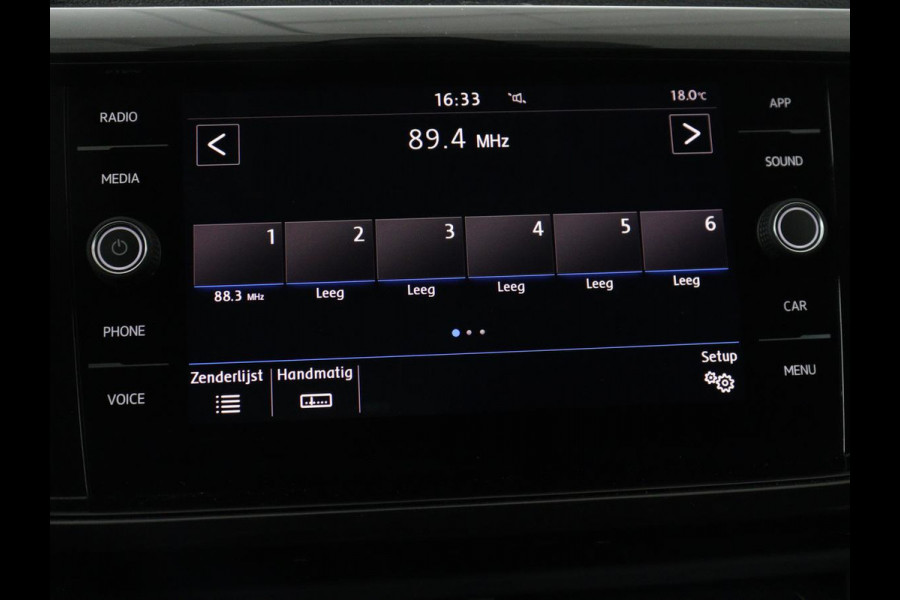 Volkswagen T-Cross 1.0 TSI R Line | Camera | Carplay | Adaptive cruise | Parkeerhulp | Sportstoelen | Getint glas | Side Assist | Airco | Bluetooth | Origineel NL