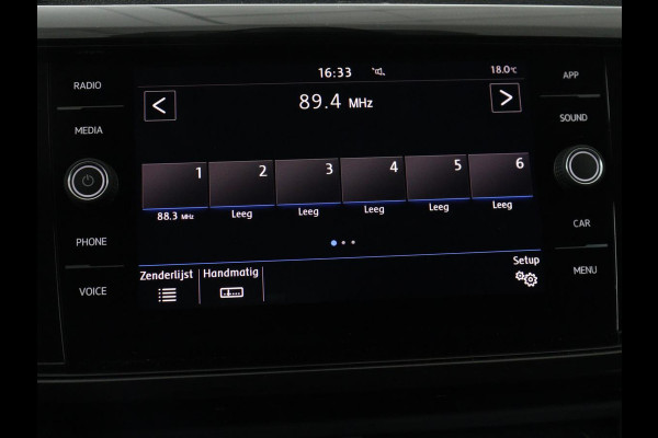 Volkswagen T-Cross 1.0 TSI R Line | Camera | Carplay | Adaptive cruise | Parkeerhulp | Sportstoelen | Getint glas | Side Assist | Airco | Bluetooth | Origineel NL