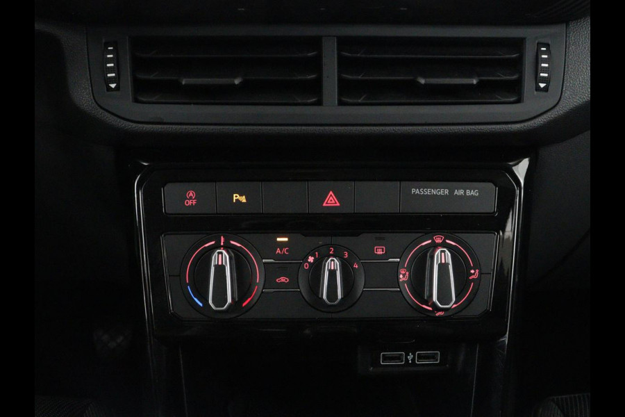 Volkswagen T-Cross 1.0 TSI R Line | Camera | Carplay | Adaptive cruise | Parkeerhulp | Sportstoelen | Getint glas | Side Assist | Airco | Bluetooth | Origineel NL