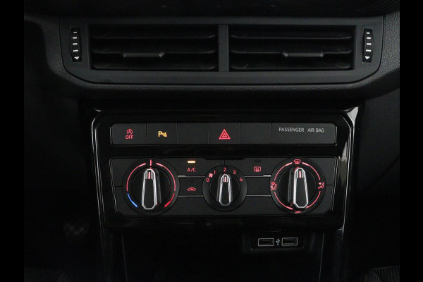 Volkswagen T-Cross 1.0 TSI R Line | Camera | Carplay | Adaptive cruise | Parkeerhulp | Sportstoelen | Getint glas | Side Assist | Airco | Bluetooth | Origineel NL