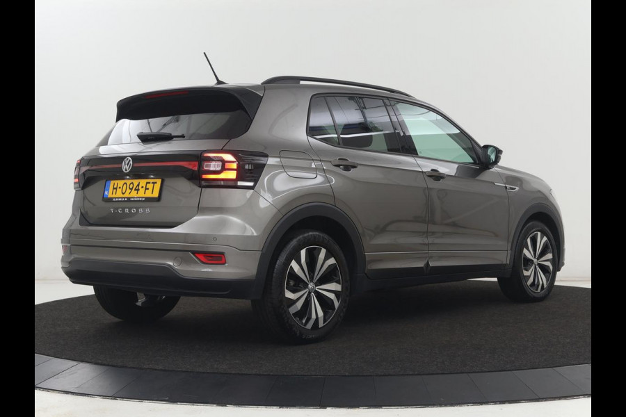 Volkswagen T-Cross 1.0 TSI R Line | Camera | Carplay | Adaptive cruise | Parkeerhulp | Sportstoelen | Getint glas | Side Assist | Airco | Bluetooth | Origineel NL