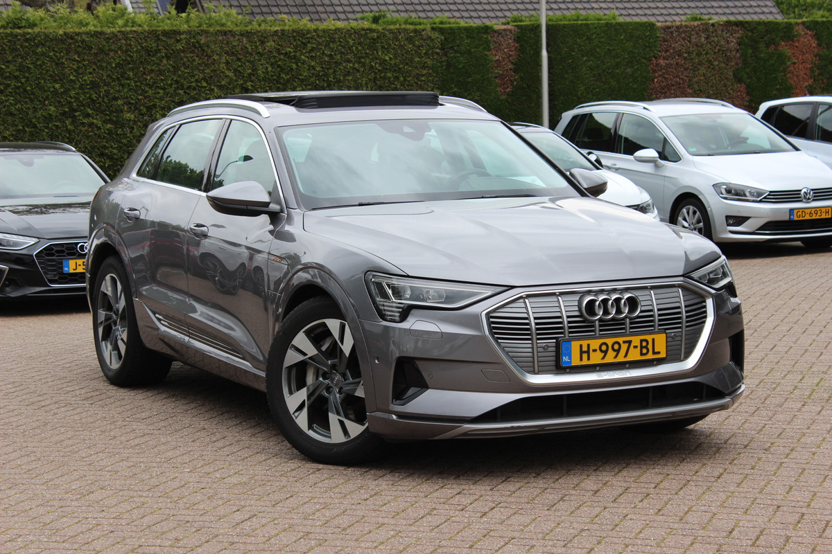 Audi e-tron e-tron 50 quattro Launch edition plus 71 kWh / SoH 91,9% / Panoramadak / Camera / Luchtvering / Intr.voorverwarming / Leder&Alcantara / 20'' / Navigatie / DAB / Stoelverwarming / ACC