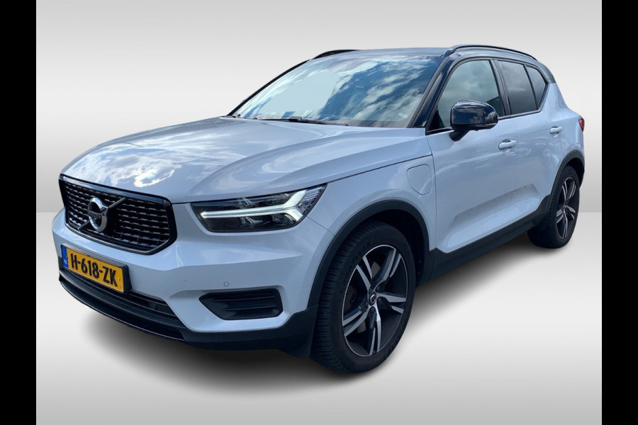 Volvo XC40 1.5 T5 Recharge R-Design 262pk / Full option! / Trekhaak / Panoramadak / 360Camera / Harman Kardon / 19'' / Stoel+Stuurverwarming / CarPlay / Dodehoek / DAB / Cruise Control