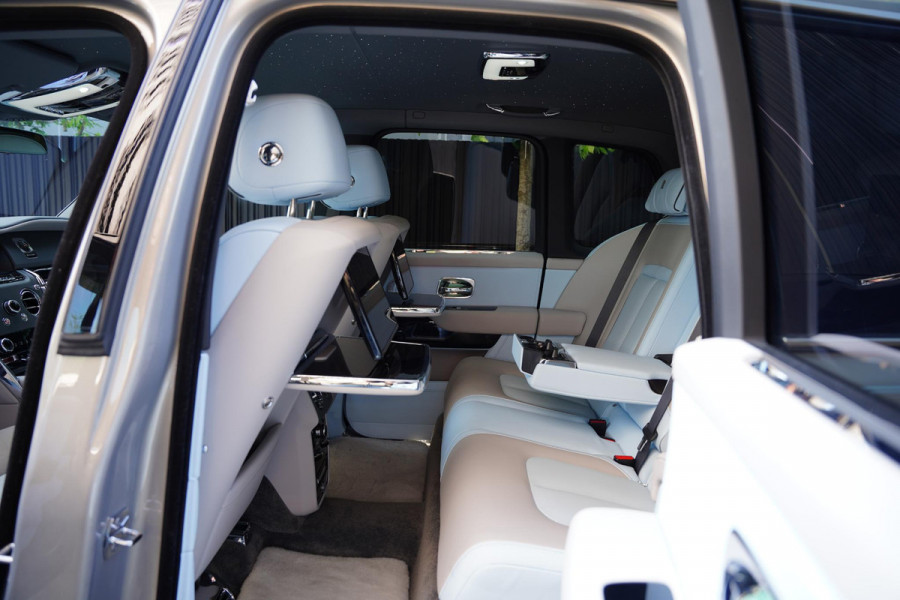 Rolls-Royce Cullinan 6.75 V12 / Bespoke Audio / Starlight / Twin-Coachline