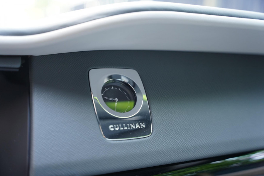 Rolls-Royce Cullinan 6.75 V12 / Bespoke Audio / Starlight / Twin-Coachline