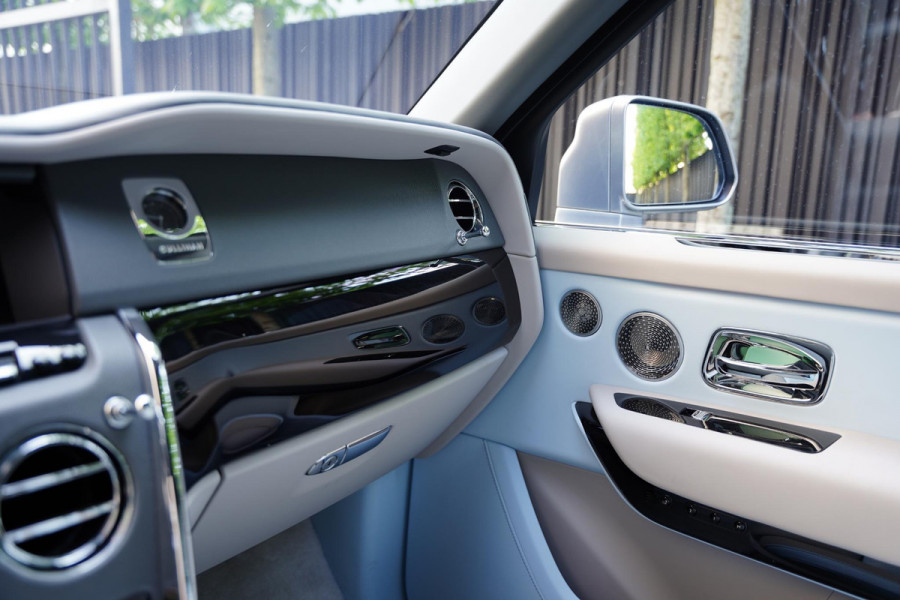 Rolls-Royce Cullinan 6.75 V12 / Bespoke Audio / Starlight / Twin-Coachline