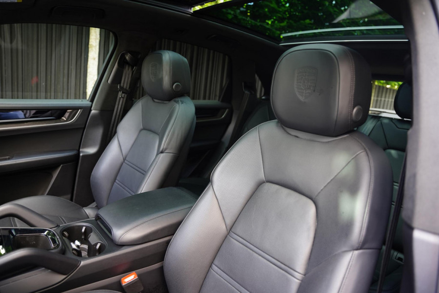 Porsche Cayenne 3.0 E-Hybrid Black Edition / Sportdesign Pakket / Sportuilaat