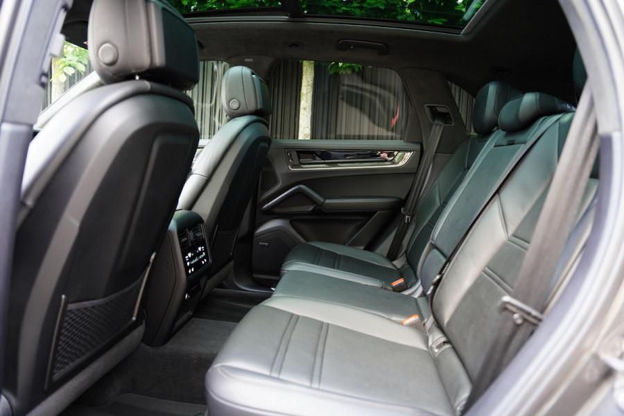 Porsche Cayenne 3.0 E-Hybrid Black Edition / Sportdesign Pakket / Sportuilaat