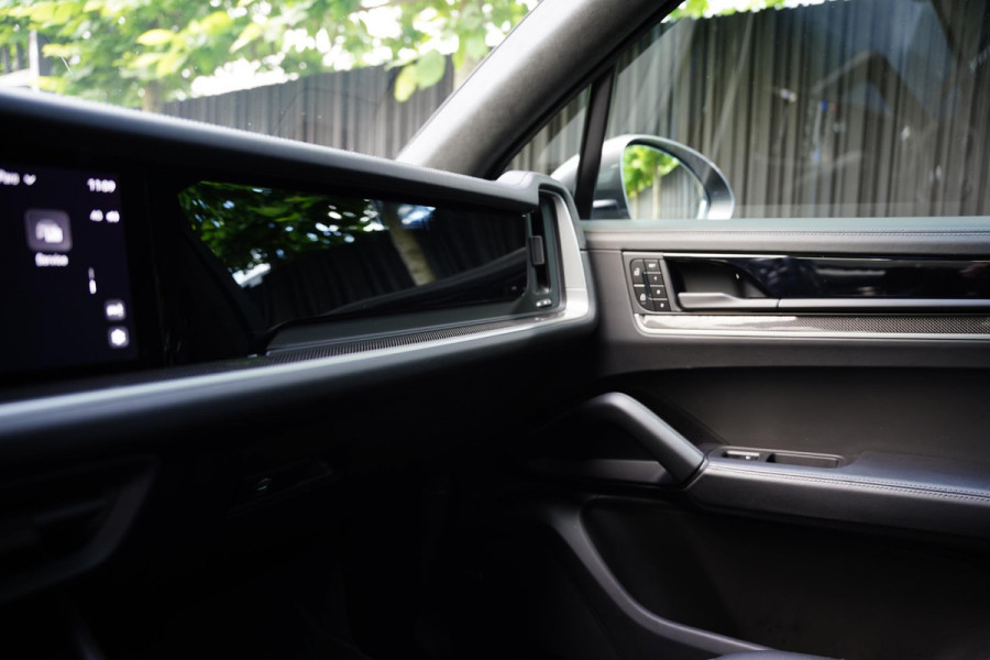 Porsche Cayenne 3.0 E-Hybrid Black Edition / Sportdesign Pakket / Sportuilaat