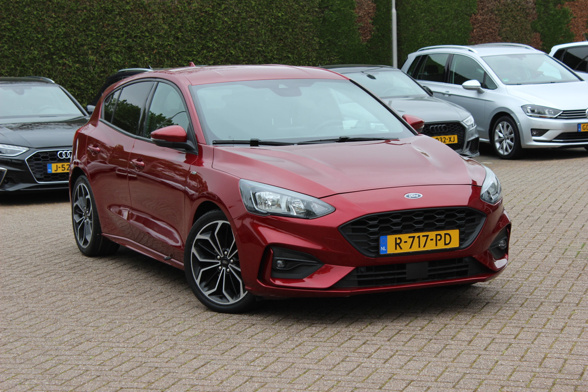 Ford Focus 1.0 EcoBoost Titanium Business / Camera / Head-up / CarPlay / Keyless / 18'' / Navigatie / Dodehoek / DAB / ACC