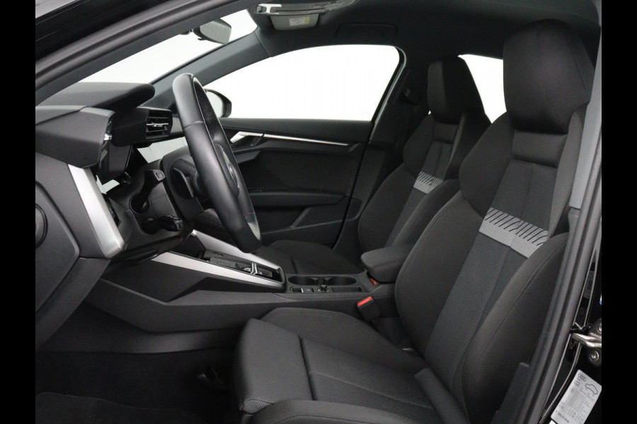Audi A3 30 TFSI Advanced Edition | Sportstoelen | Carplay | Audi Sound | Parkeerhulp | Full LED | Navigatie | Virtual Cockpit | Climate control | Bluetooth | Cruise control