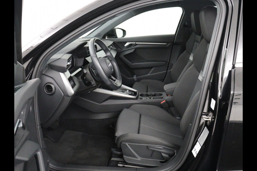 Audi A3 30 TFSI Advanced Edition | Sportstoelen | Carplay | Audi Sound | Parkeerhulp | Full LED | Navigatie | Virtual Cockpit | Climate control | Bluetooth | Cruise control