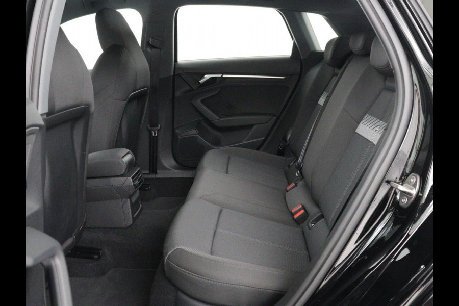 Audi A3 30 TFSI Advanced Edition | Sportstoelen | Carplay | Audi Sound | Parkeerhulp | Full LED | Navigatie | Virtual Cockpit | Climate control | Bluetooth | Cruise control