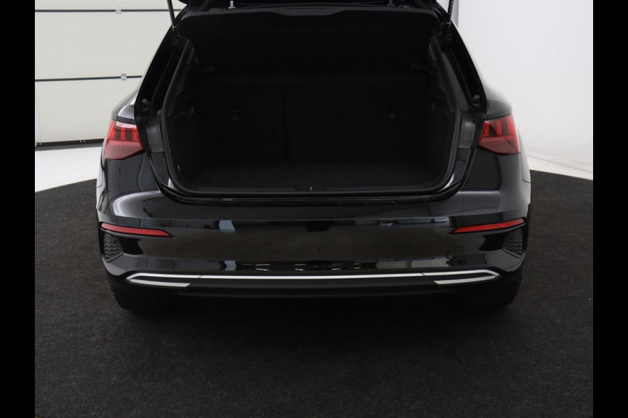Audi A3 30 TFSI Advanced Edition | Sportstoelen | Carplay | Audi Sound | Parkeerhulp | Full LED | Navigatie | Virtual Cockpit | Climate control | Bluetooth | Cruise control