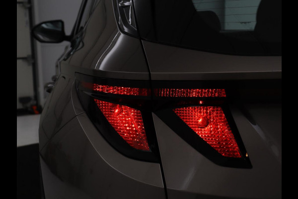 Hyundai Tucson 1.6 T-GDI PHEV Comfort 4WD | SOH 97,9% | Adaptive cruise | Camera | Carplay | Navigatie | Climate control | Parkeerhulp | 19'' | Digital Cockpit | DAB | Bluetooth | Plug In