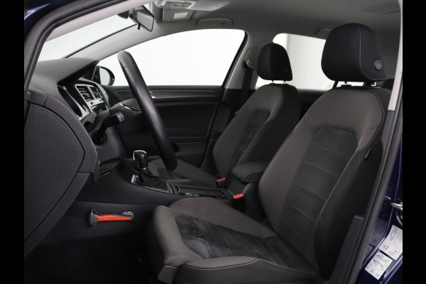 Volkswagen Golf 1.5 TSI Comfortline | Stoelverwarming | Trekhaak | Camera | Massage | Carplay | Adaptive cruise | Navigatie | Parkeerhulp | Climate control