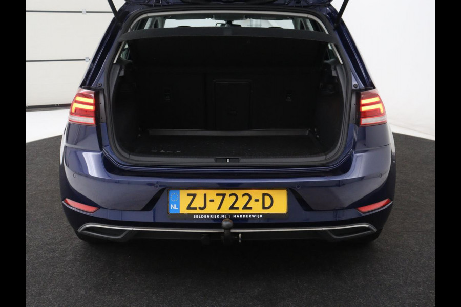 Volkswagen Golf 1.5 TSI Comfortline | Stoelverwarming | Trekhaak | Camera | Massage | Carplay | Adaptive cruise | Navigatie | Parkeerhulp | Climate control