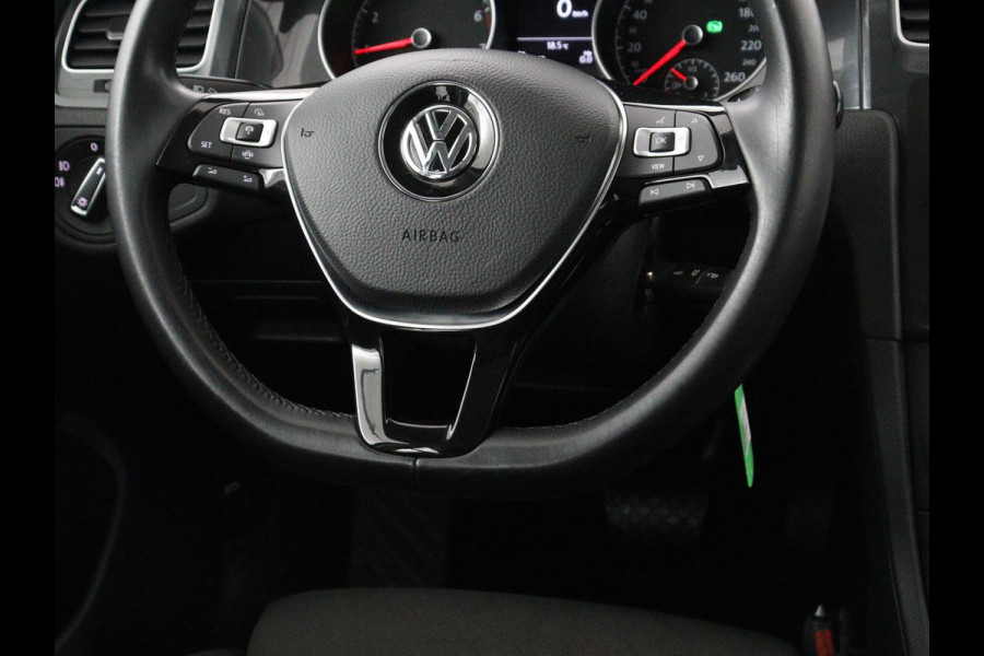 Volkswagen Golf 1.5 TSI Comfortline | Stoelverwarming | Trekhaak | Camera | Massage | Carplay | Adaptive cruise | Navigatie | Parkeerhulp | Climate control
