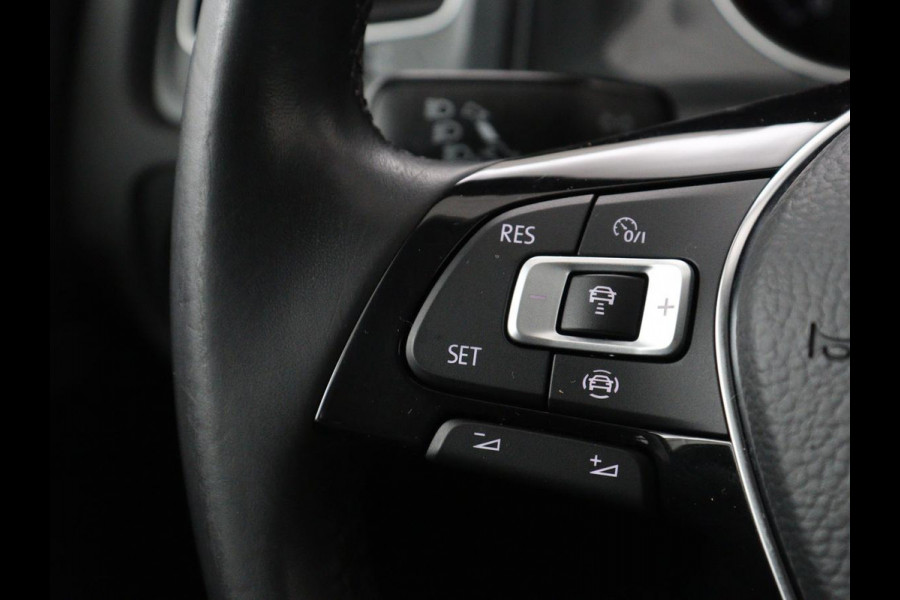 Volkswagen Golf 1.5 TSI Comfortline | Stoelverwarming | Trekhaak | Camera | Massage | Carplay | Adaptive cruise | Navigatie | Parkeerhulp | Climate control