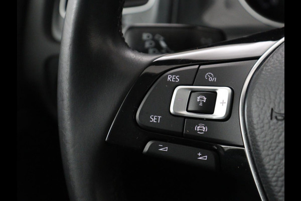 Volkswagen Golf 1.5 TSI Comfortline | Stoelverwarming | Trekhaak | Camera | Massage | Carplay | Adaptive cruise | Navigatie | Parkeerhulp | Climate control