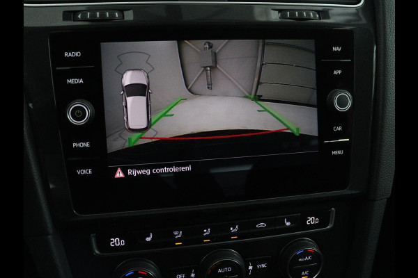Volkswagen Golf 1.5 TSI Comfortline | Stoelverwarming | Trekhaak | Camera | Massage | Carplay | Adaptive cruise | Navigatie | Parkeerhulp | Climate control