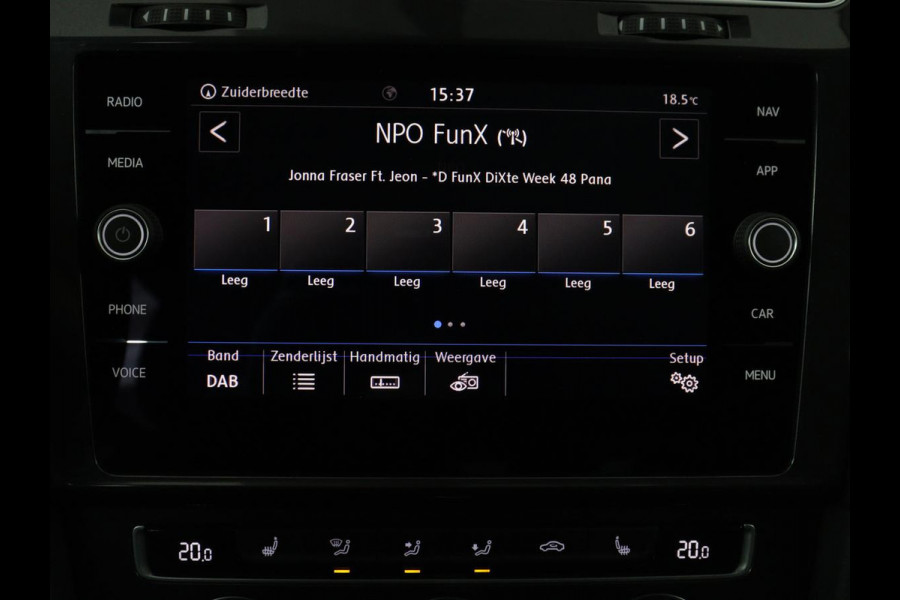 Volkswagen Golf 1.5 TSI Comfortline | Stoelverwarming | Trekhaak | Camera | Massage | Carplay | Adaptive cruise | Navigatie | Parkeerhulp | Climate control