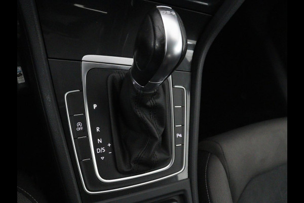 Volkswagen Golf 1.5 TSI Comfortline | Stoelverwarming | Trekhaak | Camera | Massage | Carplay | Adaptive cruise | Navigatie | Parkeerhulp | Climate control