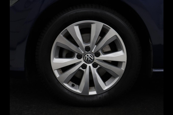 Volkswagen Golf 1.5 TSI Comfortline | Stoelverwarming | Trekhaak | Camera | Massage | Carplay | Adaptive cruise | Navigatie | Parkeerhulp | Climate control