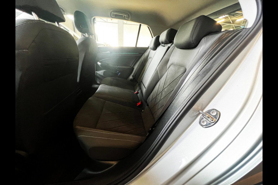 Volkswagen Golf 1.4 eHybrid Style plugin_204PK_Carplay_stoel massage_ACC
