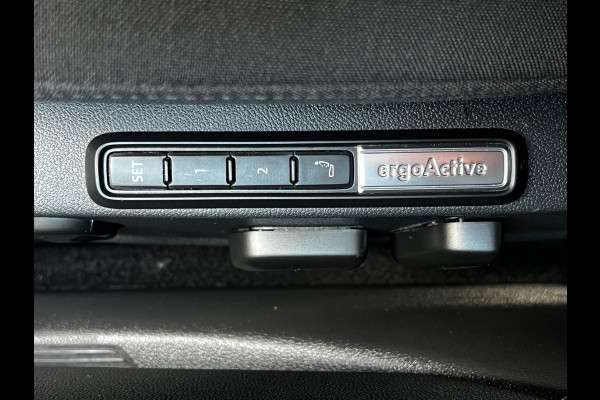 Volkswagen Golf 1.4 eHybrid Style plugin_204PK_Carplay_stoel massage_ACC