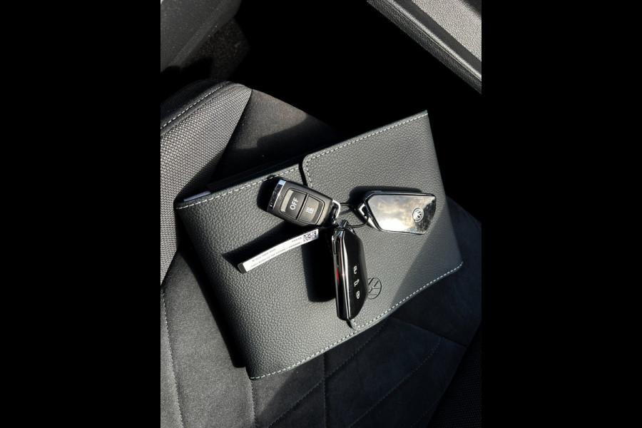 Volkswagen Golf 1.4 eHybrid Style plugin_204PK_Carplay_stoel massage_ACC