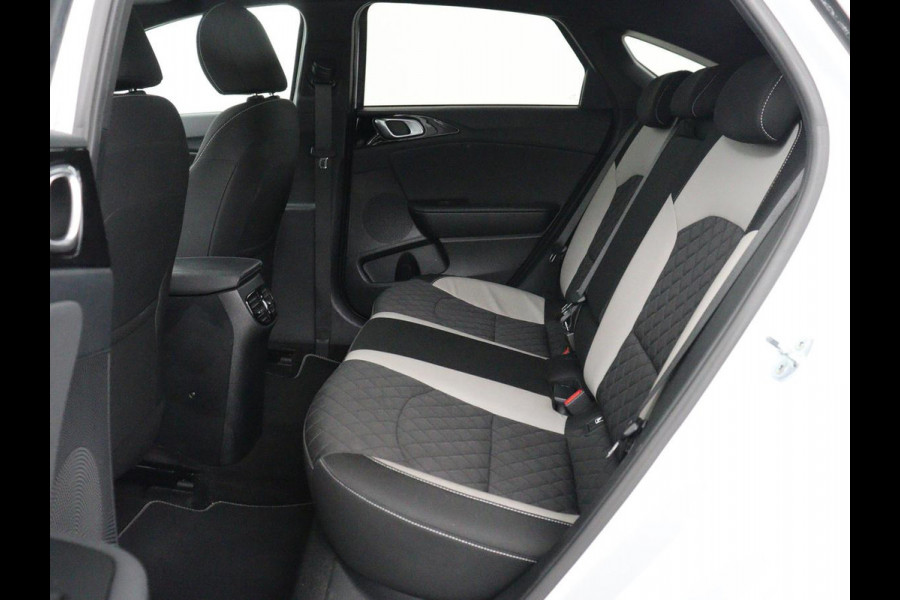 Kia ProCeed 1.5 T-GDi MHEV GT-Line Edition | Panoramadak | Carplay | Camera | Navigatie | Parkeerhulp | DAB | Climate control | Bluetooth | Cruise control